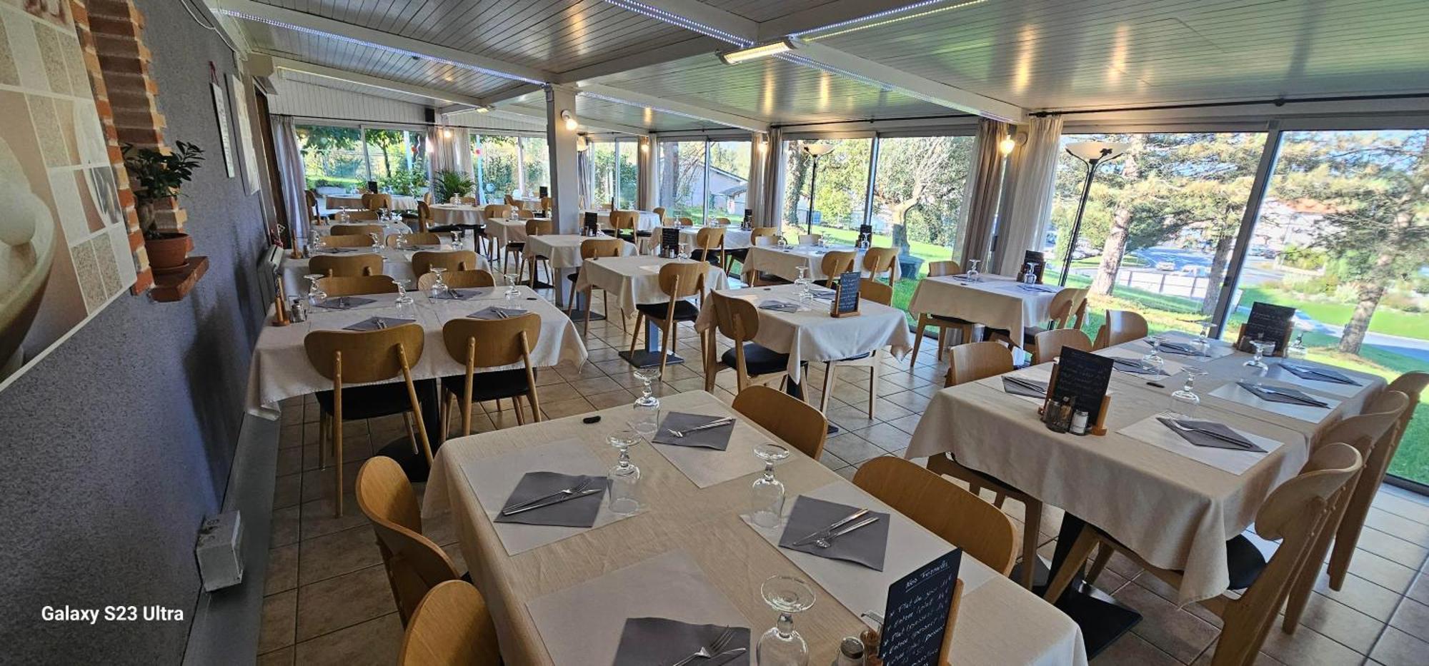 Hotel Restaurant Du Lac Graulhet Buitenkant foto